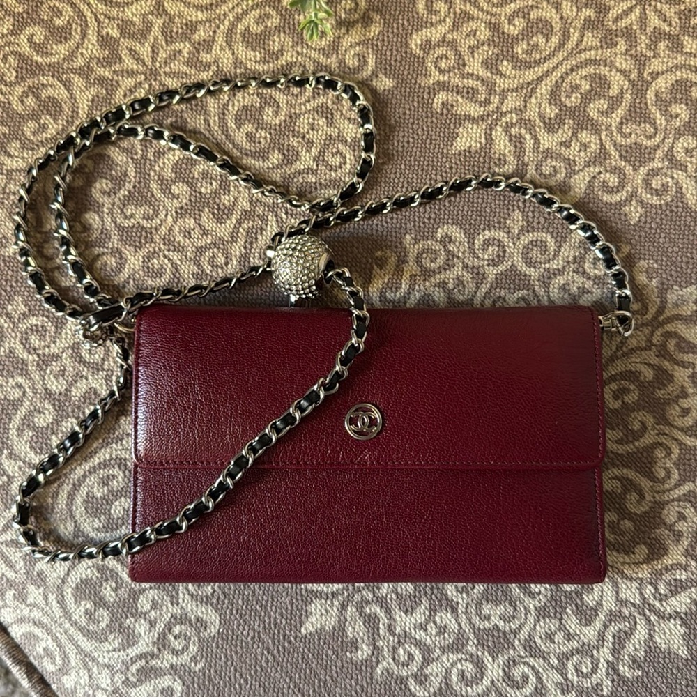 (SALE) Rare Find! CHANEL Wine Color Silver Interlocking CC Wallet - Picture 16 of 17